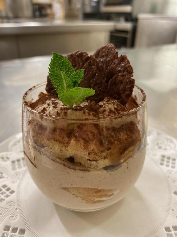 Logis Hotel Restaurant Le Mont Aigoual Meyrueis Eksteriør billede