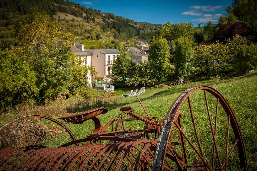 Logis Hotel Restaurant Le Mont Aigoual Meyrueis Eksteriør billede