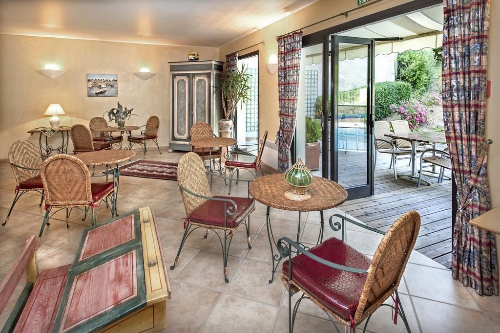 Logis Hotel Restaurant Le Mont Aigoual Meyrueis Eksteriør billede