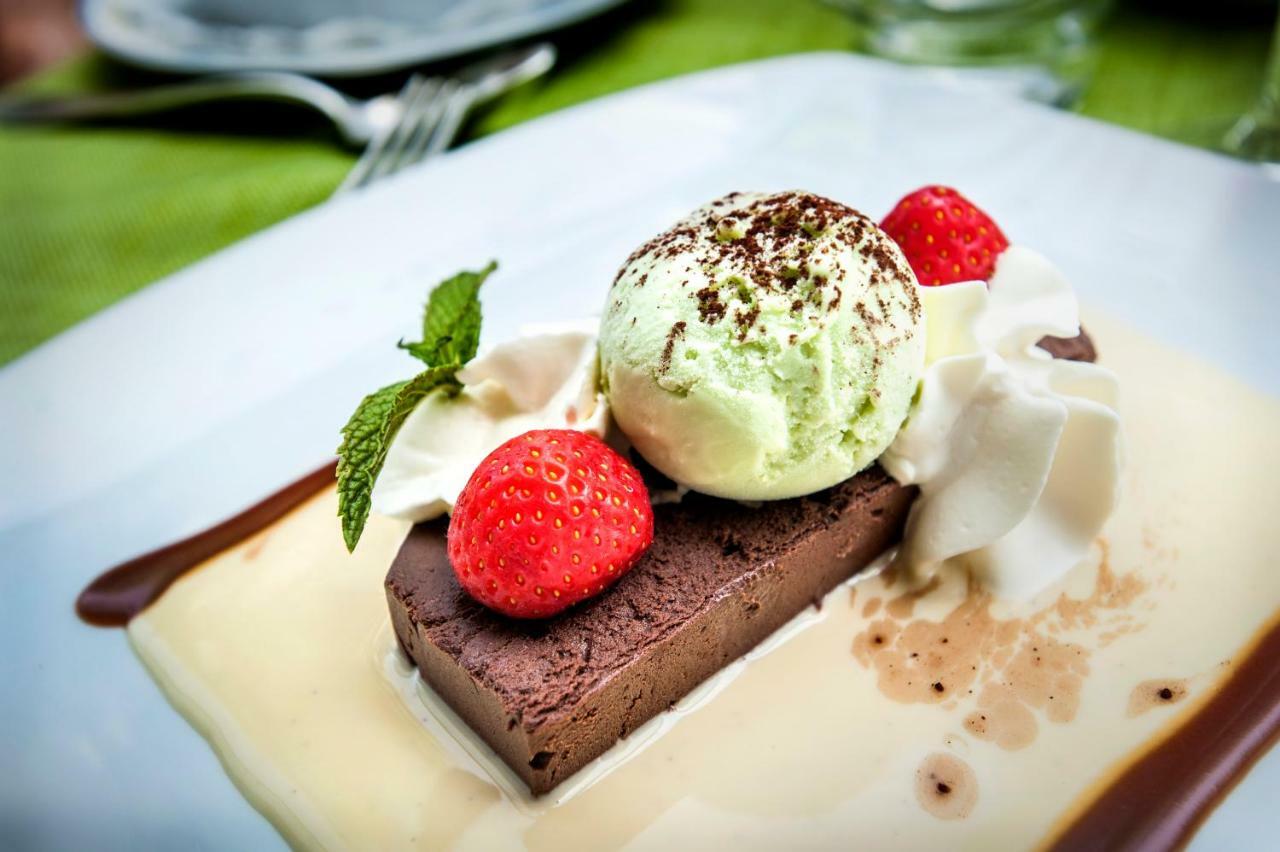 Logis Hotel Restaurant Le Mont Aigoual Meyrueis Eksteriør billede