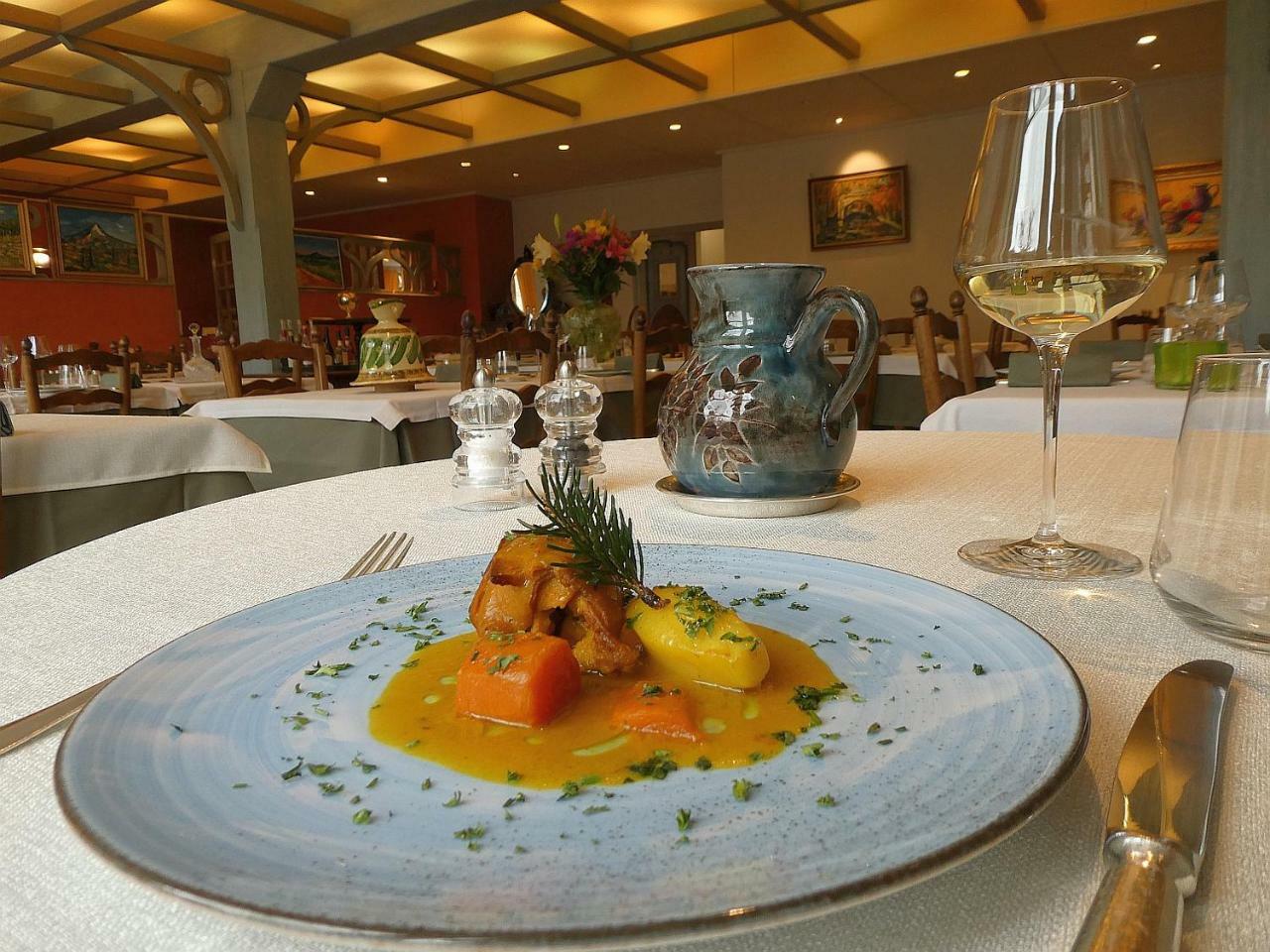 Logis Hotel Restaurant Le Mont Aigoual Meyrueis Eksteriør billede